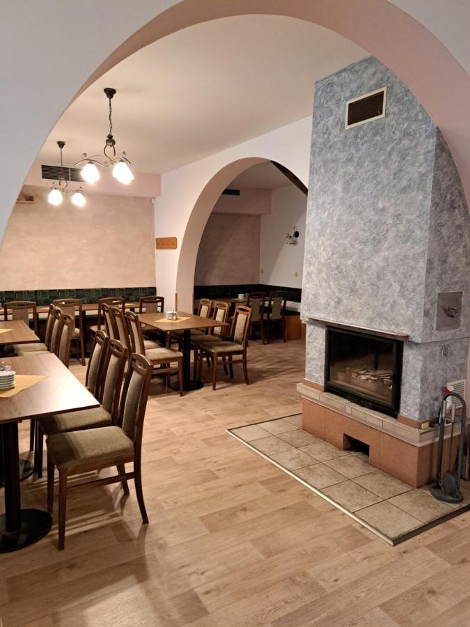Penzion a Restaurace Na Záložně Kobylí Exterior foto