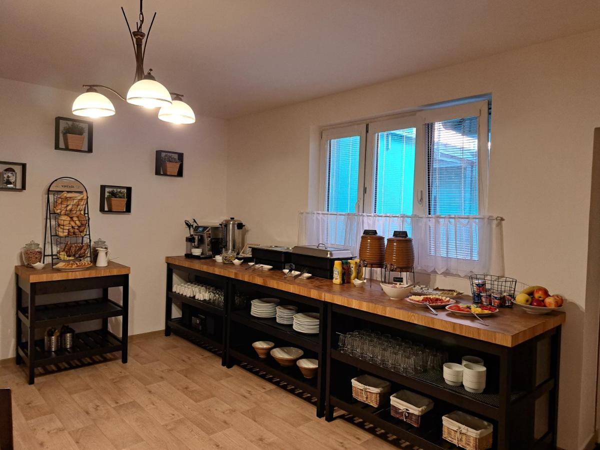 Penzion a Restaurace Na Záložně Kobylí Exterior foto