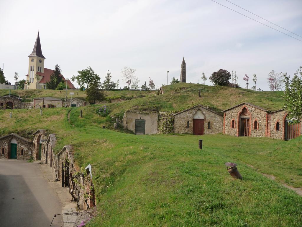 Penzion a Restaurace Na Záložně Kobylí Exterior foto